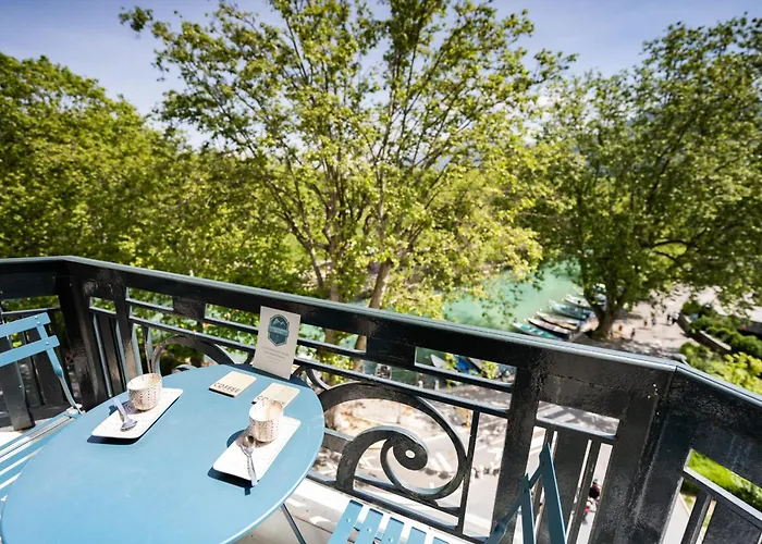 The Red Heart Of - Beautiful For 4 People Annecy